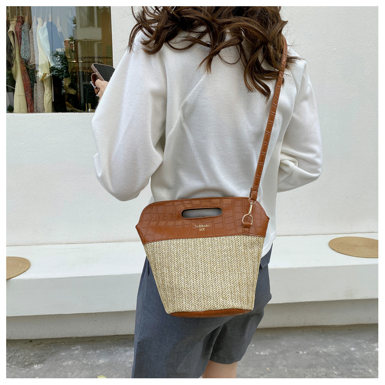 Korean Stitching Contrast Color Straw Portable Messenger Bucket Bag display picture 18