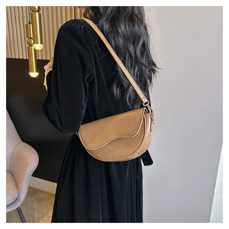 Borsa a tracolla nera da donna, borsa a spalla elegante trapuntata_voghion.com