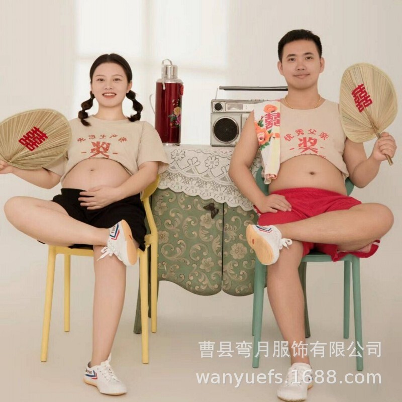 Photo Studio Pregnant Women Photographing Couple Clothing Theme Fashion Retro Personality National Fashion Treasure Mama Bao Dad Photographing Portrait Clothing at Home