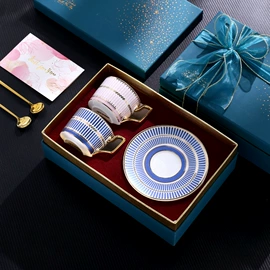 咖啡杯;马克杯;烹饪勺铲