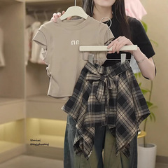 女の子の赤ちゃんの韓版のスカートのスーツの中で大きい子供の夏の新型の洋気のアルファベットの半袖の流行の格子のスカートの2つのセット
