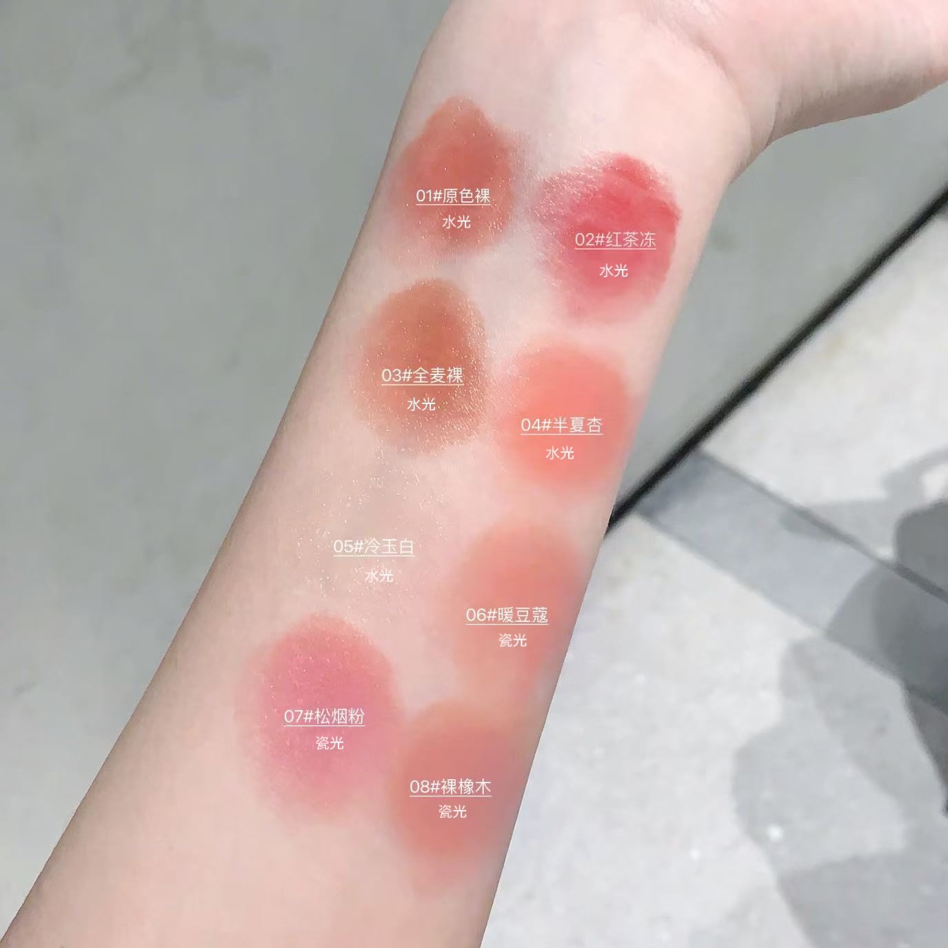 Gegebear agua luz multipropósito doble cabeza humedecer otoño invierno anti-agrietamiento seco desarrollo de color puro deseo femenino tierno con un palo rojo