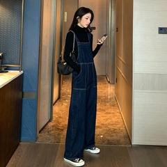 デニムの背もたれのズボンの女性の韓国版のゆったりしている年齢を減らします2025年の新型のファッションの秋冬のまっすぐな筒の高腰の連体のズボンのズボン