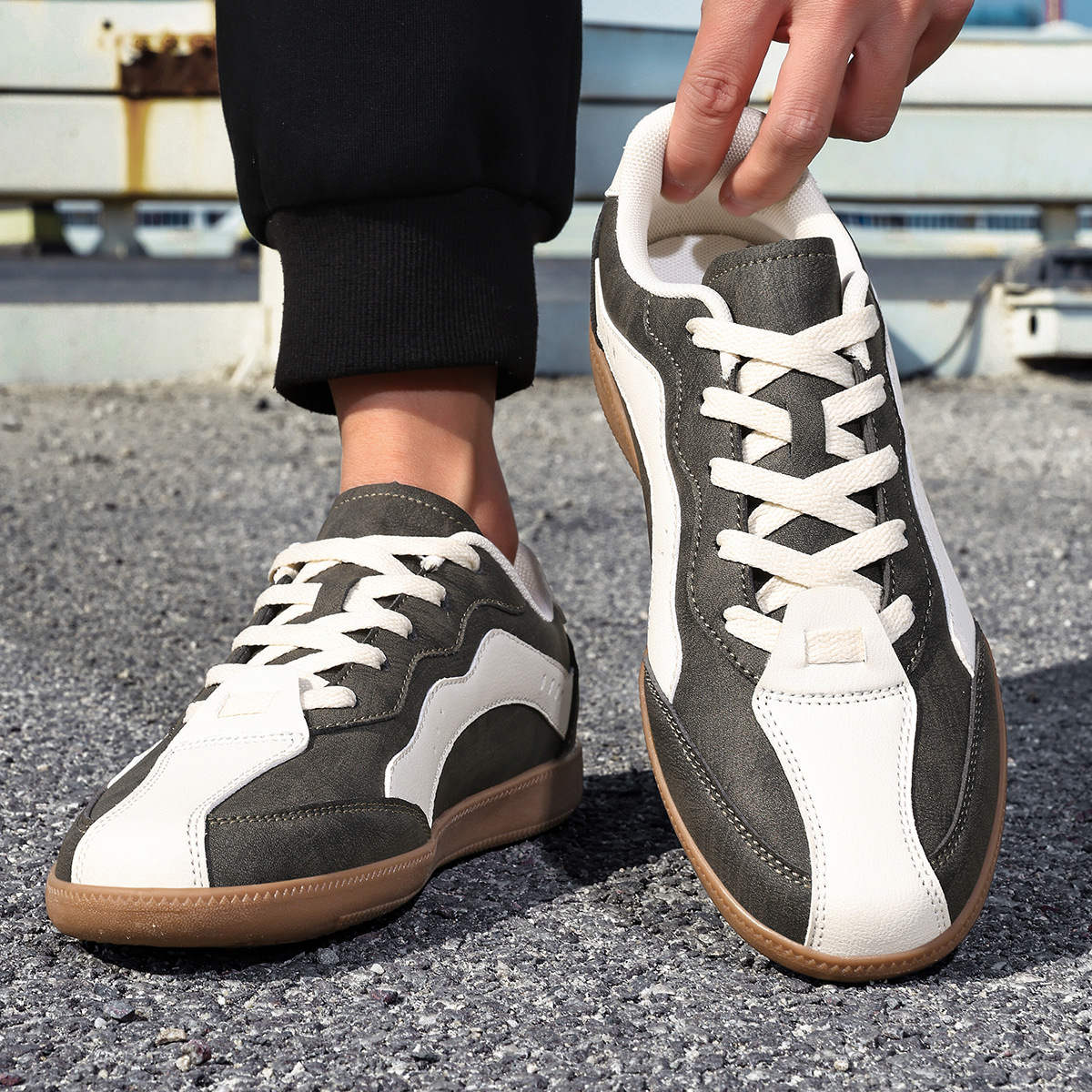 2605 Men's Sneakers German Training Shoes Spring Low-Top Leather Flat Retro Skateboarding Sports Shoes Hiking Casual Shoes Trendy
