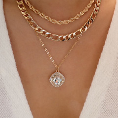 金メッキクリスタルペンダント卸売ヨーロッパとアメリカの新しいネックレスファッションストリートスタイル蝶のセーターチェーン女性の軽い高級スタイル鎖骨チェーン