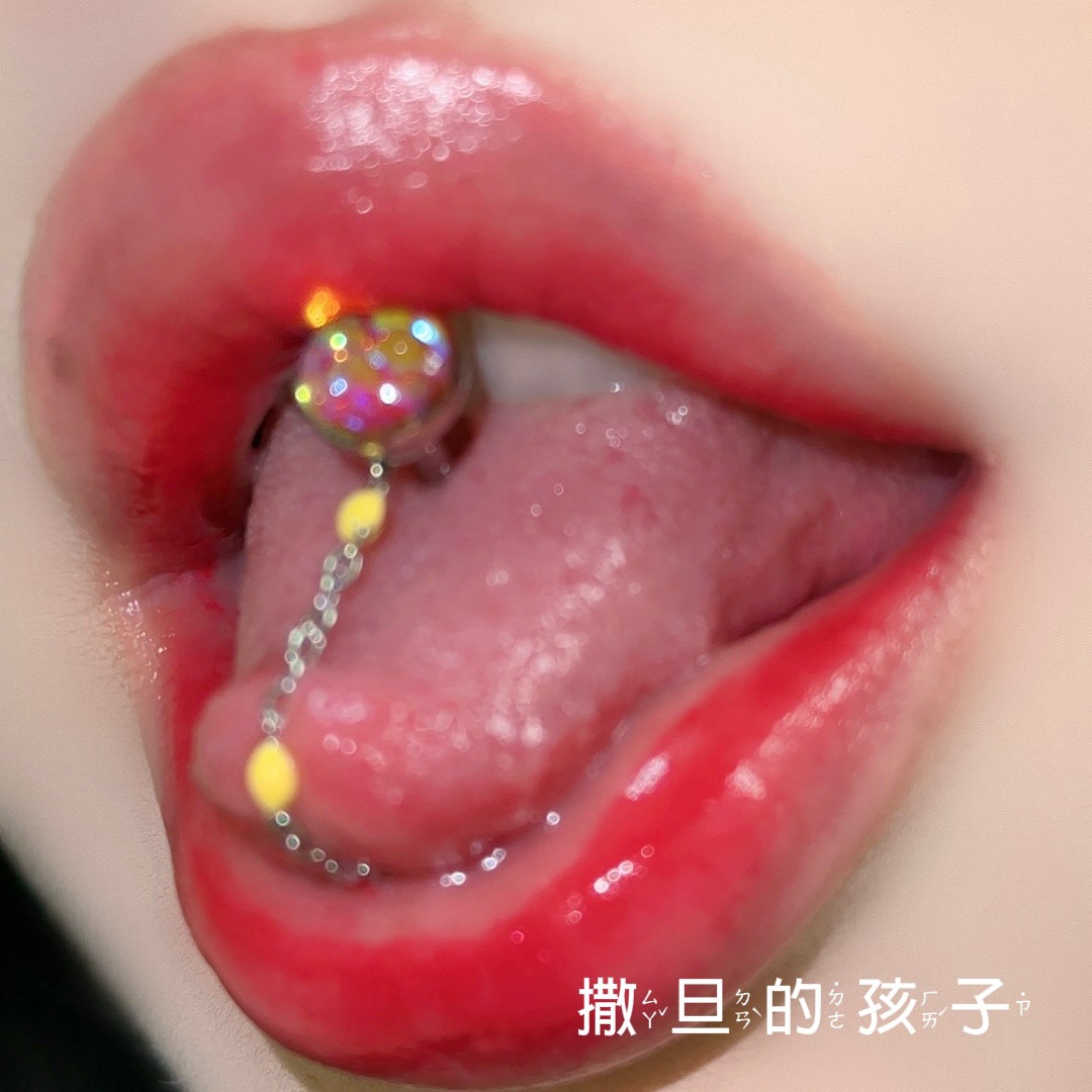 Pointed labret stud close-up product detail