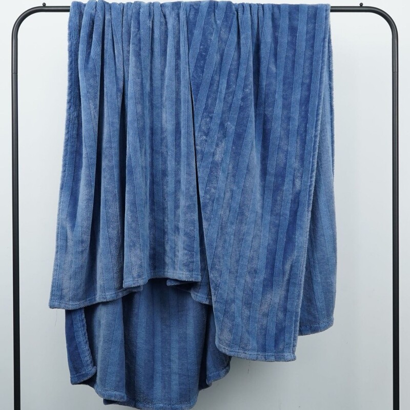 Super Soft Blanket Blue High Quality Silky Flannel Stripe Pattern Lightweight Cover Blanket for Four Seasons Use