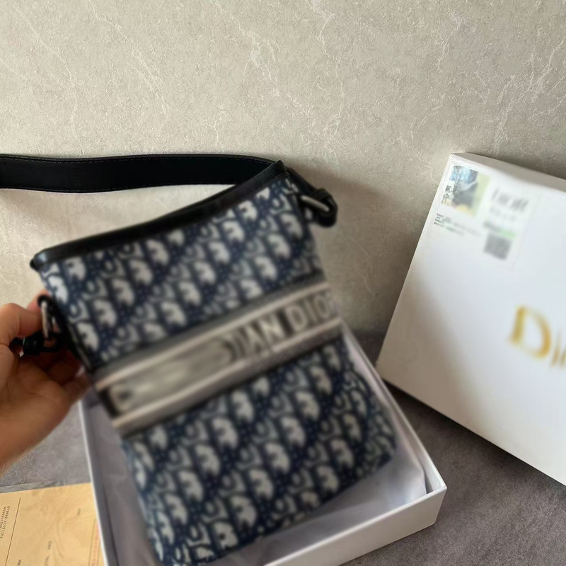 D家水桶包韩版大容量新款篙档便携水桶斜跨大小号网红单肩包|undefined