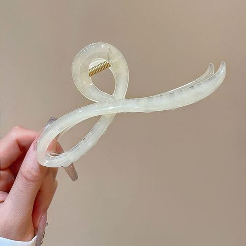 2024 New Simple Temperament Clip Women's Summer Shark Clip High-end Hair Clip Versatile Hair Accessories for the Back of the Head