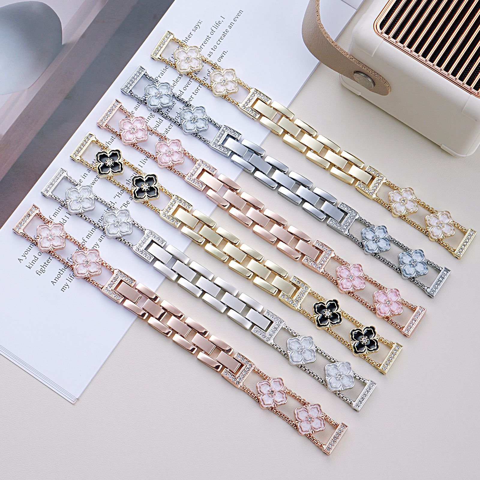 Four-Leaf Clover Petals Are Suitable for Apple Watch S11 Watch Strap Iwatchs10 Popular Metal Women's Watch Chain 14mm