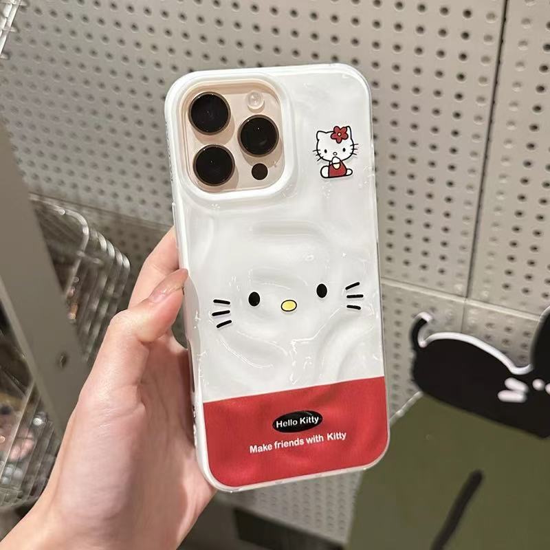 La expresión de oso plisado de niña es adecuada para iPhone16ProMax nuevo 15 funda para teléfono móvil Apple 13/14 hembra