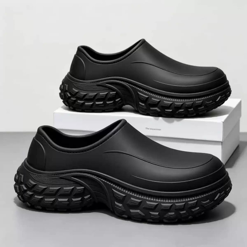 Men's summer 2026 new style slippers with a comfortable, soft-soled design, featuring a non-slip, wear-resistant, and dirt-resistant EVA upper, perfect for outdoor wear