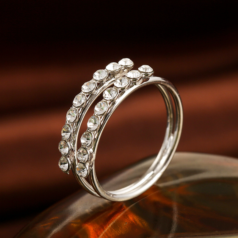 ����ʱ�м�Լ�䵭���ɫˮ����ָ����˫��˫����ٴ�����ָ������