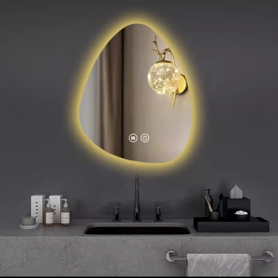Espejo de baño LED inteligente con forma irregular tipo gota