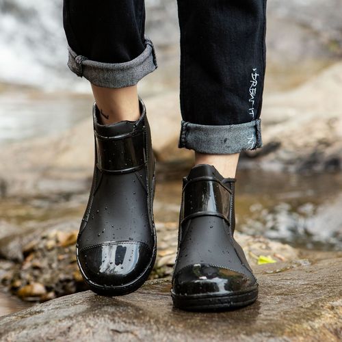 Korean-style casual fashion rain boots for men: Summer ankle-high kitchen shoes—non-slip, waterproof, and trendy rubber rain boots.
