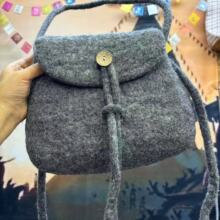 2025�¿��ﶬ��ë��ˮͰ��ŮС���μ�б�����ɫë�q�֙C�����а�