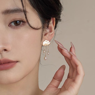 Gentle and Gentle Classic Joker Temperament Freshwater Pearl Clouds Rain s925 Silver Needle Earrings Raindrops Earrings Earrings