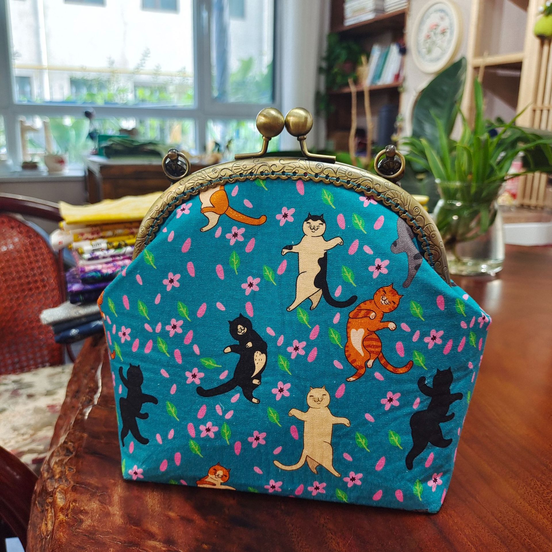 Nuevo estilo creativo hecho a mano diy billetera boca bolsa de oro bolsa de almacenamiento de material auto-bordado bolsa de patchwork bolsa de mensajero