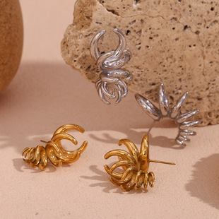 European and American Fashion Niche Design Versatile Earrings Stainless Steel Plated 18K Gold Gradient Blooming Petals C-Shaped Earrings for Women