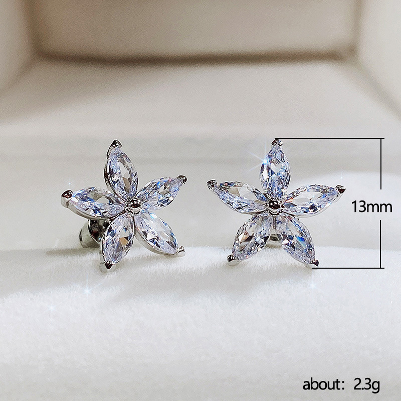 Korean Color Star Flowers Five-pointed Star Ladies Copper Earrings display picture 1