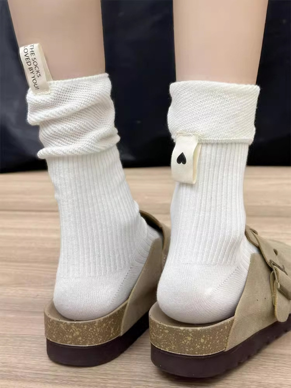 女性用白い靴下、春と秋のイントレンド韓国純綿ミッドカーフソックス、ヒール布ラベルパイルソックス、女性用秋と冬の綿の靴下|undefined