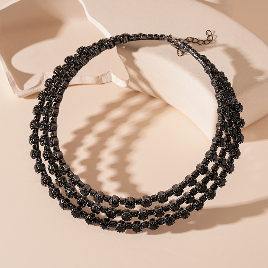 Europa y los Estados Unidos exageran la frontera con collar de geometría redondo de diamantes multicapa personalidad popular en línea nicho temperamento de alta sensación artículos de decoración para mujeres