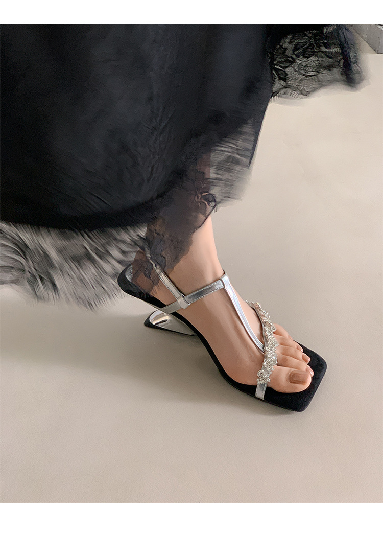 Sandal cao gót nữ mũi vuông hở ngón, quai ngang đính đá, gót dị hình — màu vàng, bạc chi tiết 18