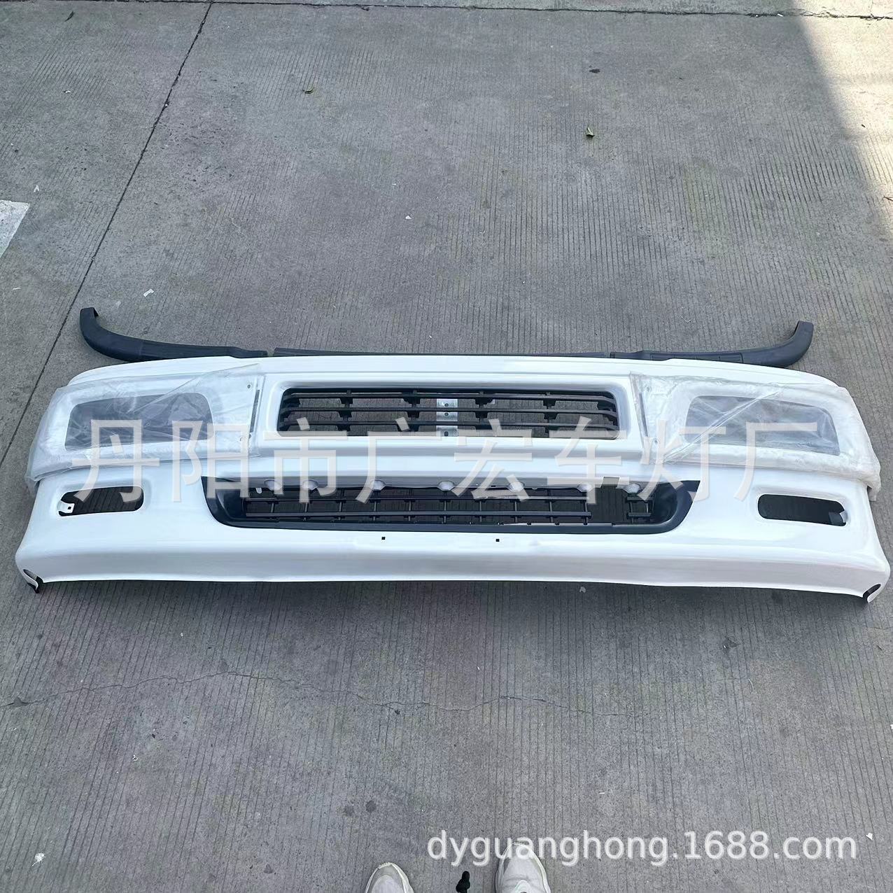 Japanese heavy truck bumper five (WUSHILING) Ten Bell ISUZ GIGA /CXM/CXZ bumper assembly