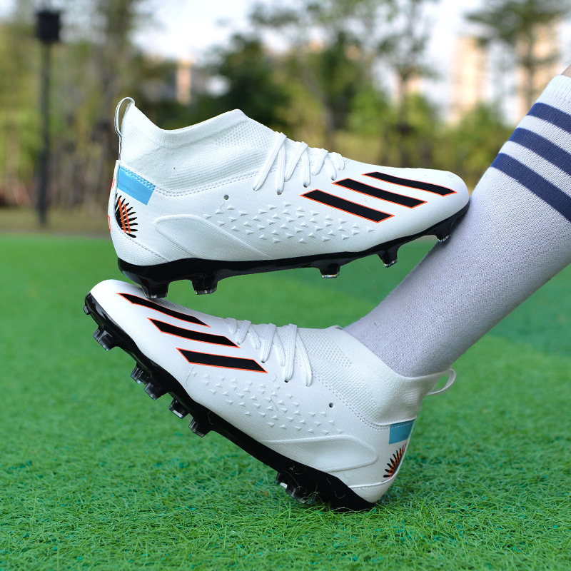 Белые длинные ногти