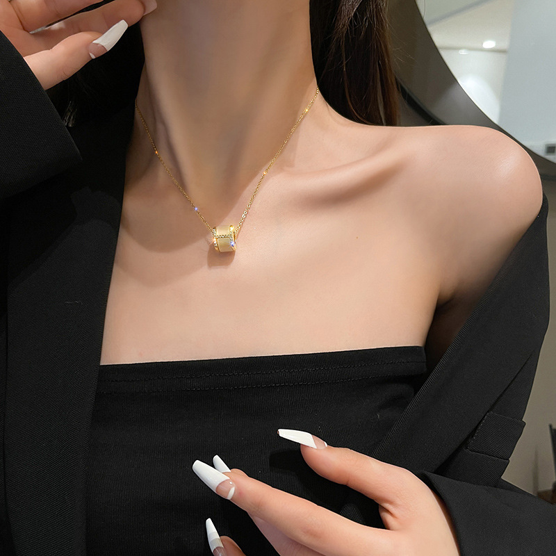 Collana da donna in vita con diamanti e pietre Cat's Eye dal lusso leggero e dal design piccolo, catena per maglione in edizione coreana,_voghion.com