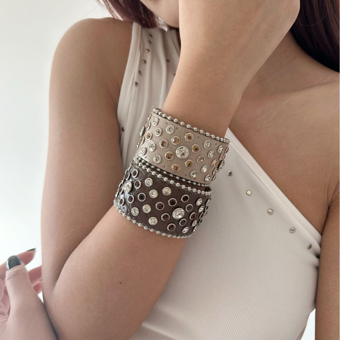 Europäisches und amerikanisches Punk-Hip-Hop-Strass-Armband im Retro-Western-Stil mit breitem Lederverschluss_voghion.com