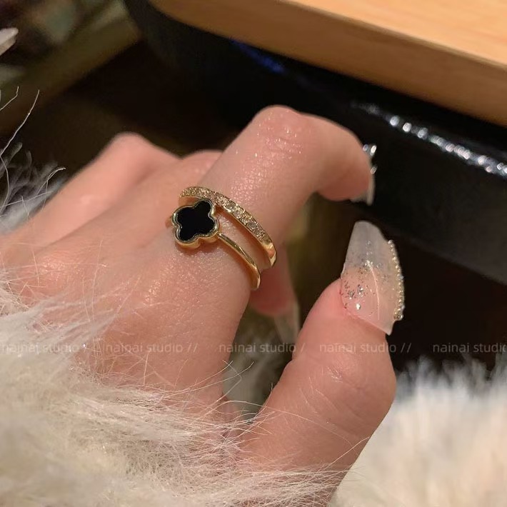 Black ring, four-leaf clover