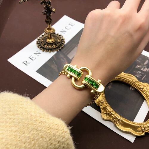 Western medieval diamond-encrusted heavy-duty horseshoe buckle wide chain geometric shape bracelet clavicle chain high-end design jewelry