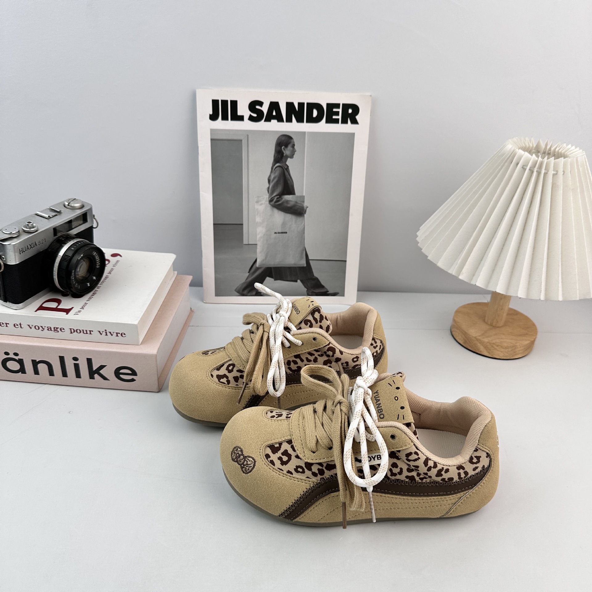 Yuanbo versátil zapatos coreanos para mujeres 2025 otoño nuevos zapatos de skate con patrón de leopardo estudiantes zapatos blancos zapatos de entrenamiento para el cabello image 3