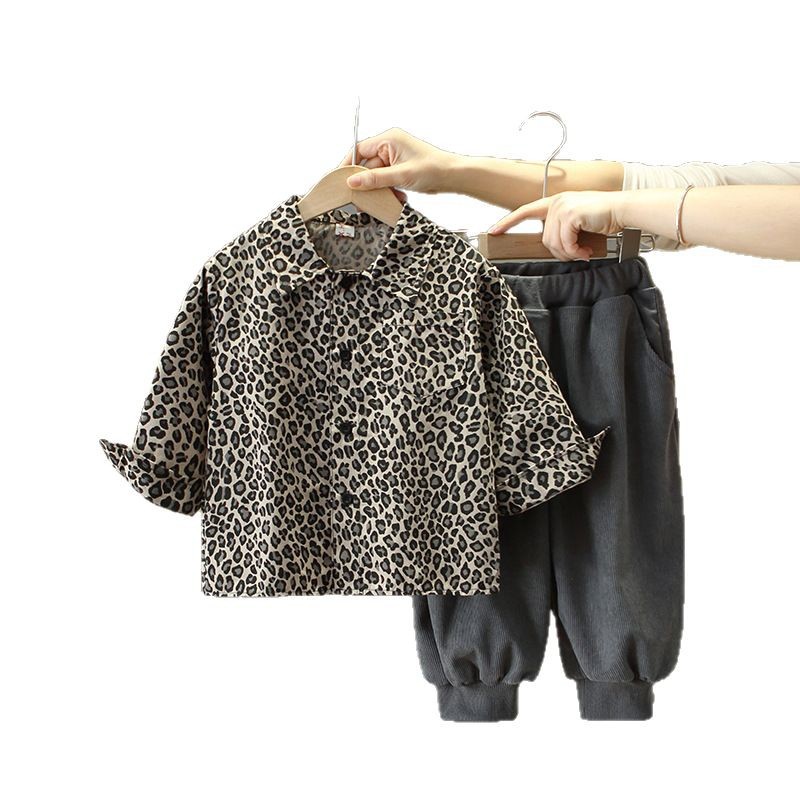 7722 Traje de camisa con estampado de leopardo de primavera para niños 2025 Nuevo estilo para niños Moda occidental Ropa de primavera y otoño Traje de dos piezas para bebés