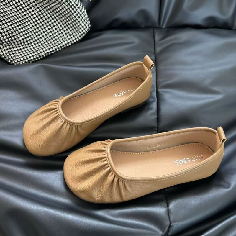 Slip-On Versatile Skirt Grandma Shoes Solid Color Loafers Round Toe Flat Pleated Single Shoes for Women 2025 Spring and Autumn Style Slip-On Versatile Skirt Grandma Shoes Solid Color Loafers Round Toe Flat Pleated Single Shoes for Women 2025 Spring and Autumn Style