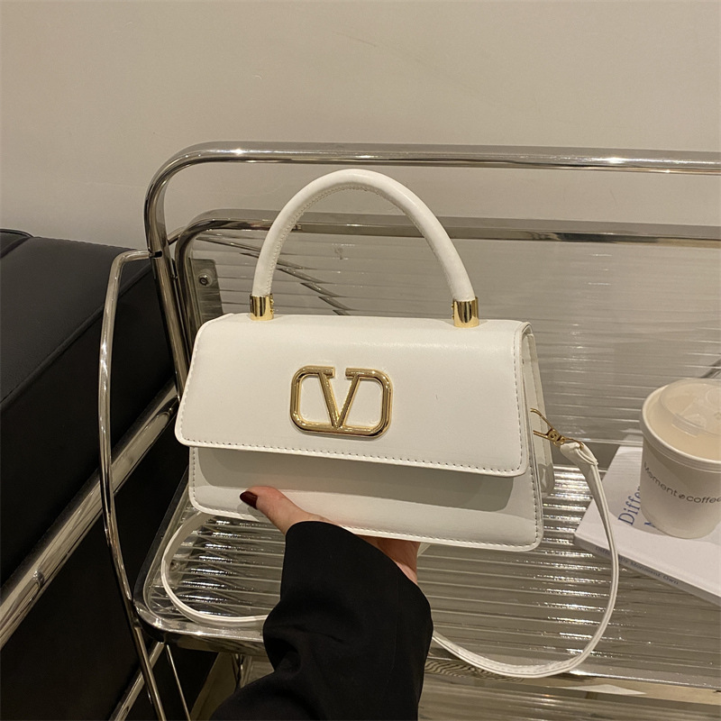 Personalidad europea y americana retro simple bolso de hombro 2025 primavera nuevo bolso de moda hermoso bolso de mochila pequeña mujer