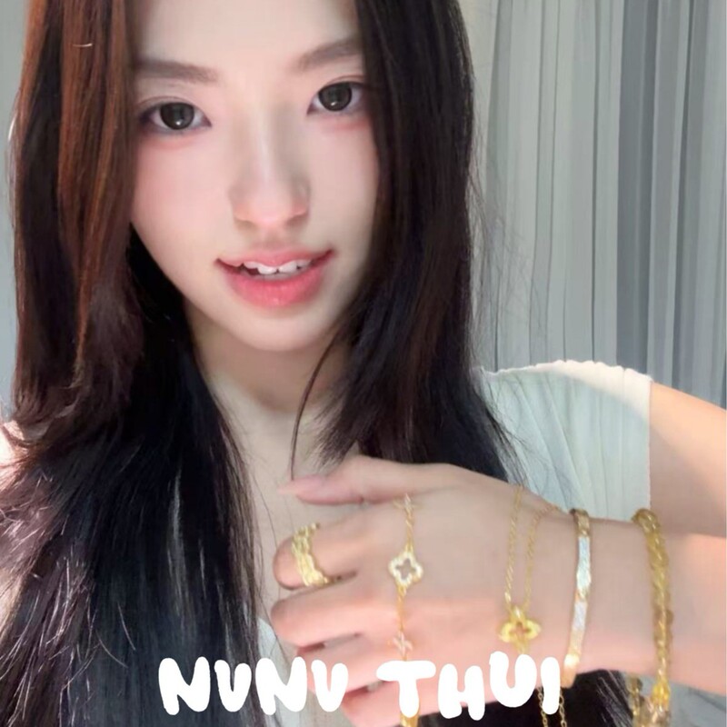Day Blogger Recommends a Flower-Shaped Yellow Crystal Flower God Bracelet Every Day, Filigree Gilt Dot Diamond Flower Bracelet Set