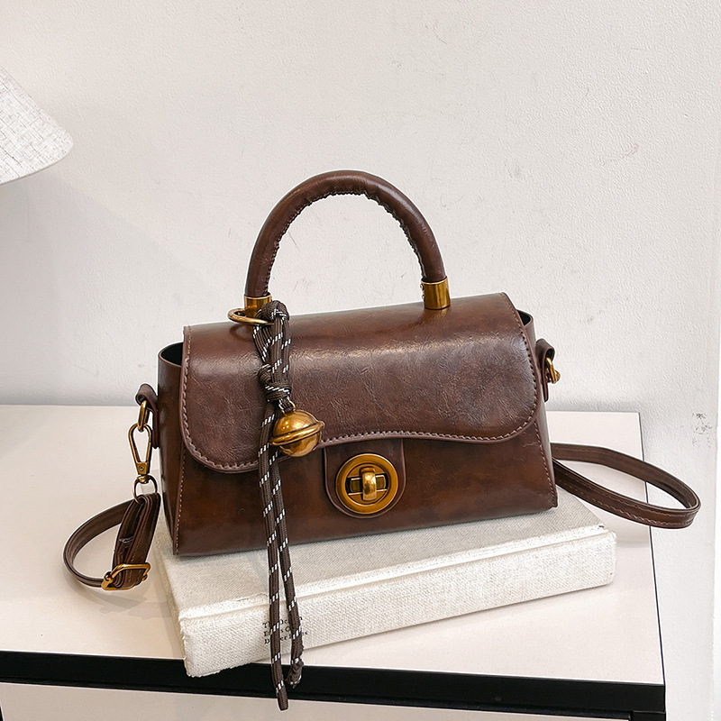 Vintage High-end Portable Small Bag Women's 2024 Autumn and Winter New Simple Small Square Bag All-match Shoulder Crossbody Bag Trendy