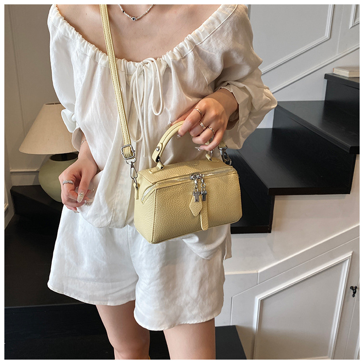Korean retro fashion hand-held box bag for women 2025 new trendy and versatile small square bag, a niche and simple crossbody bag undefined