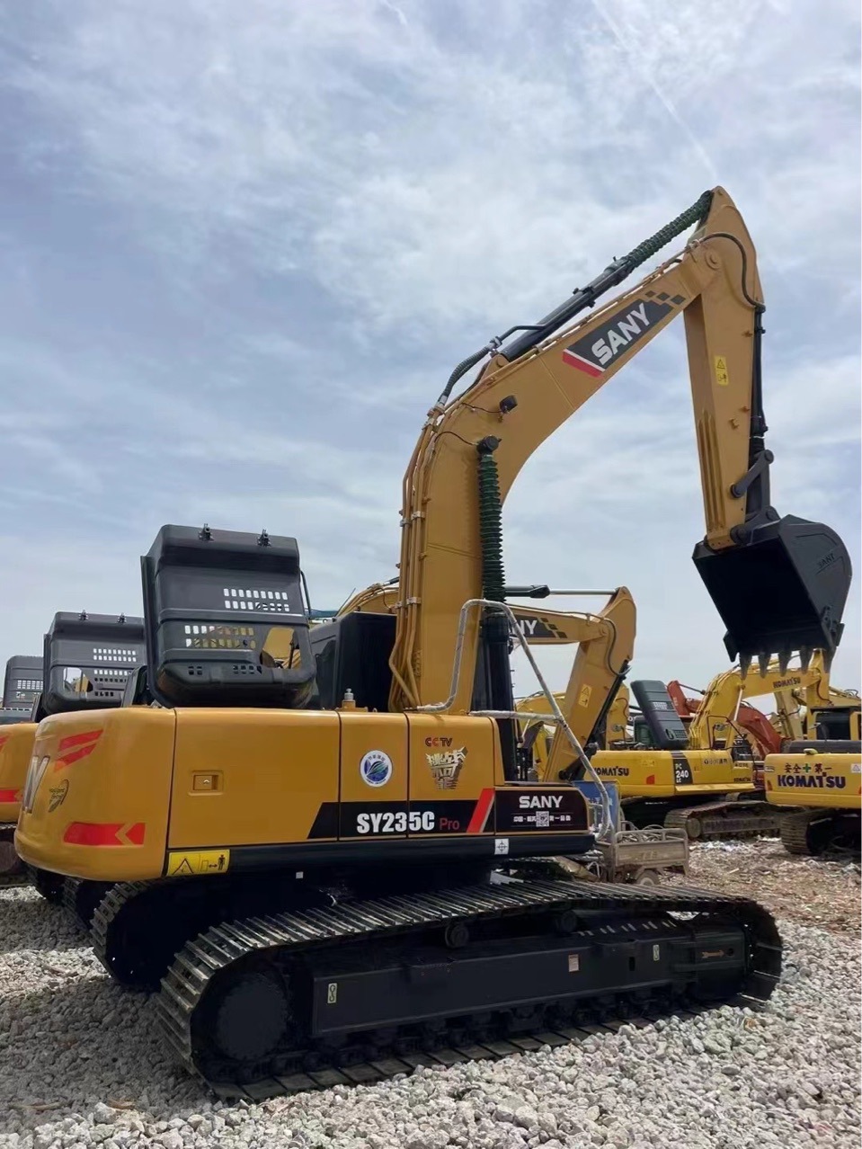 La pintura original de segunda mano 9.9 Chengxin Sany235 excavadora 285 305 gran mercado de excavadoras