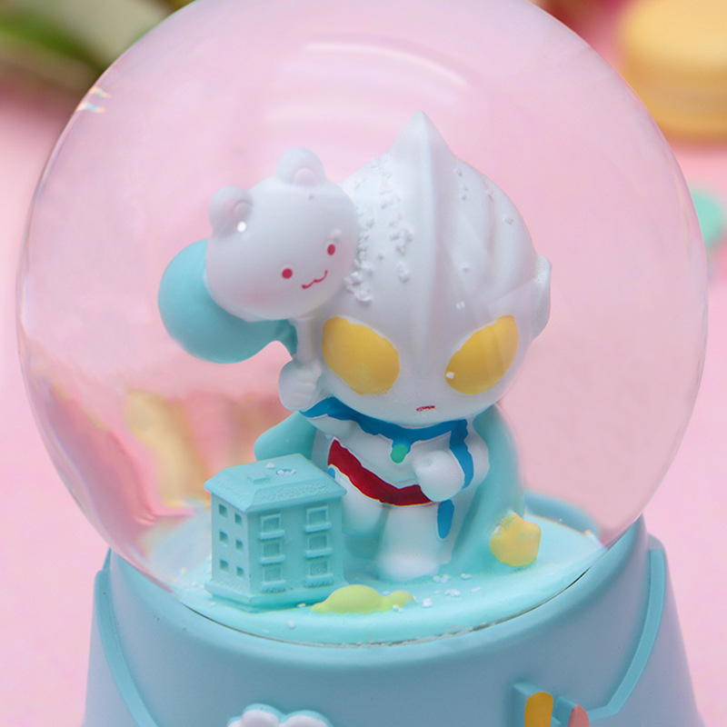 Super lindo dibujos animados Ultraman bola de cristal caja de música niño creativo estudiante regalo de cumpleaños caja de música de nieve brillante