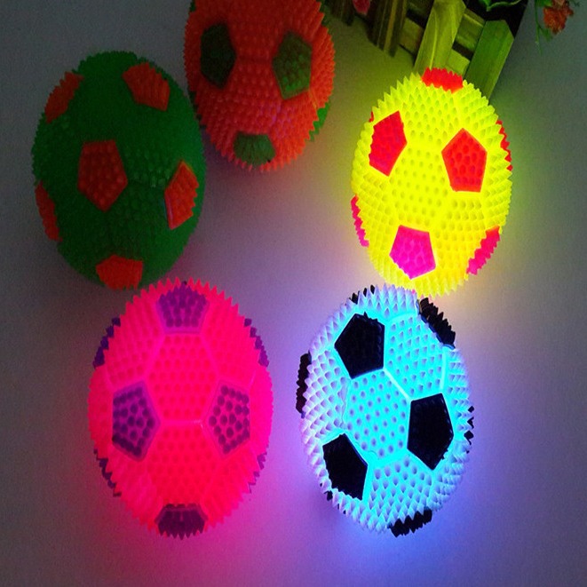 Pelota de juguete interactiva para perros de tamaño mediano con luz LED intermitente, que emite sonidos y brilla, para limpiar los dientes y rechinar los dientes, ideal para paseos nocturnos y entrenamiento.