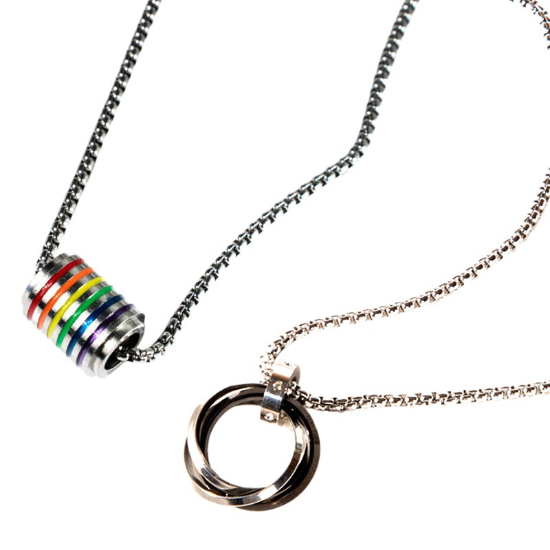 De gama alta de moda versátil suéter Cadena de nicho joyería colgante de los hombres de las mujeres collar de acero de titanio Yiwu Accesorios al por mayor