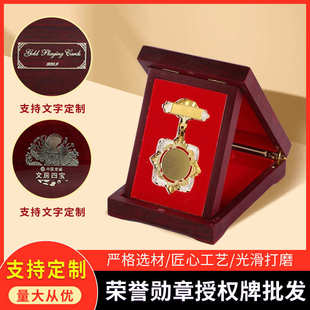 Commemorative Coin Badge Wooden Box Custom Engraved Flip Badge Gift Box Wooden Display Box Custom Wholesale