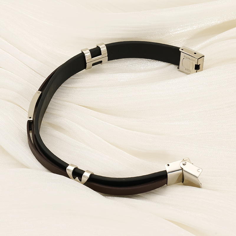 Mujeres y mujeres europeos y estadounidenses pulsera de acero inoxidable de estilo de estilo de cuero de anillo de moda tendencia de personalidad simple color combinado pulsera de acero de titanio doble capa