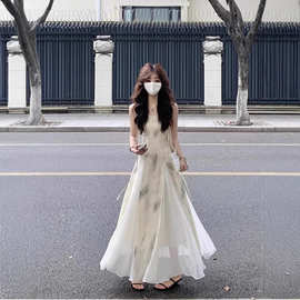 新中式吊带连衣裙女小众设计感2025夏新款巨好看水墨气质国风长裙