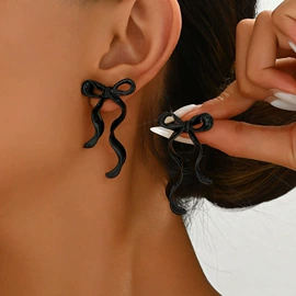 耳环;项链;手镯