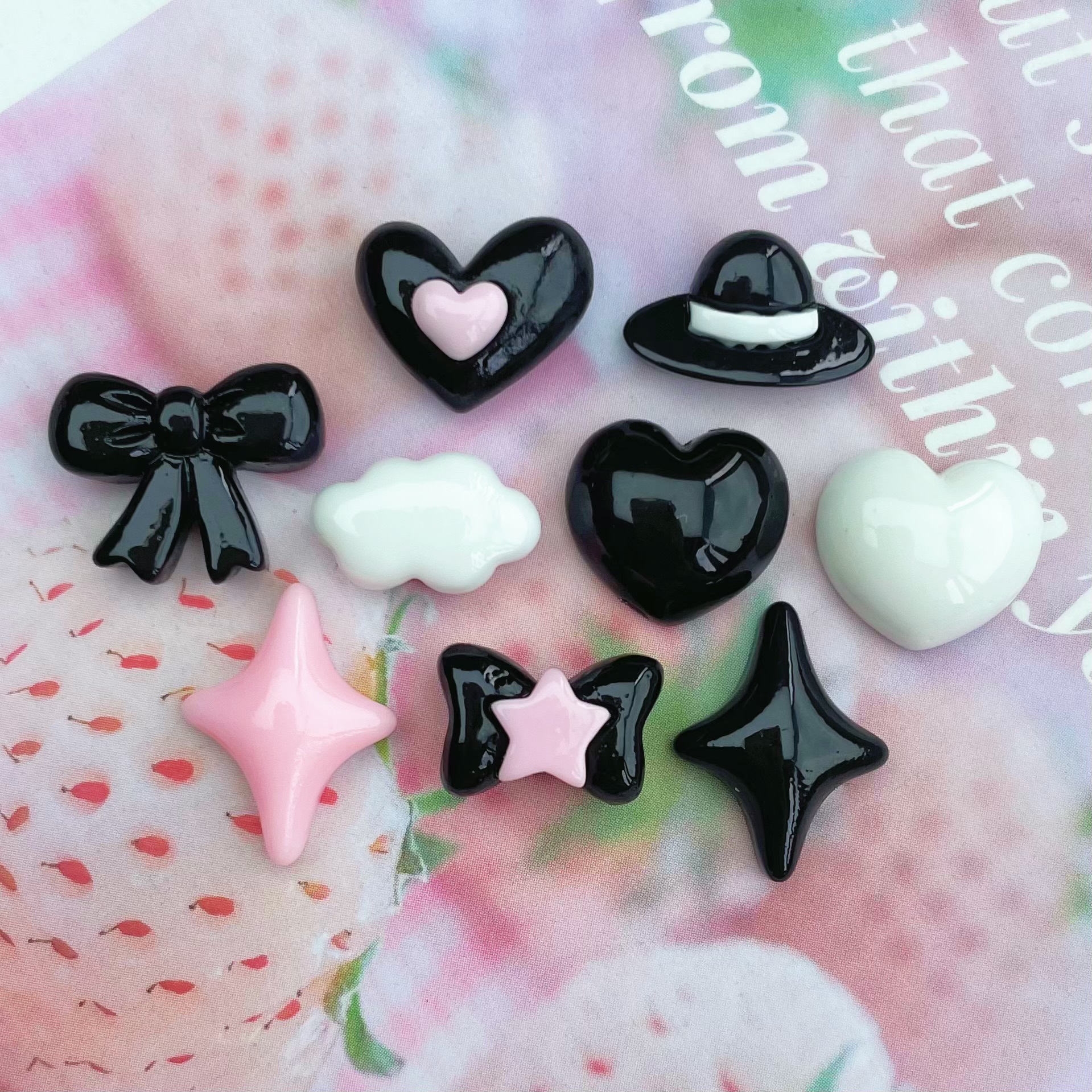 Negro Rosa Pajarita amor corazón estrella de cuatro esquinas superficie brillante accesorios de resina Mini tamaño pequeño pegamento de crema pendientes de uñas accesorios Nuevo