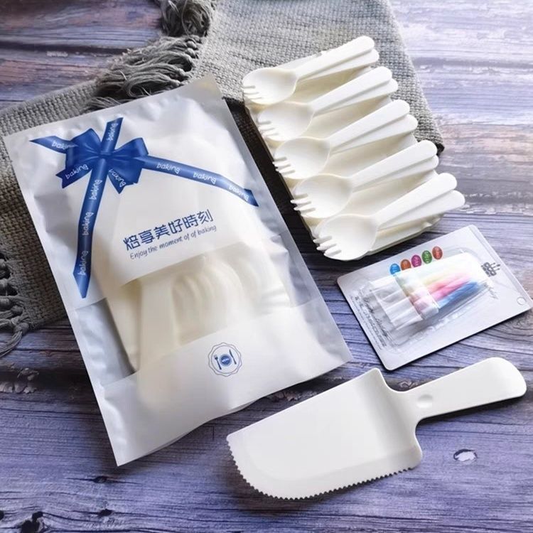 誕生日ケーキ食器使い捨てカトラリープレート組み合わせプラスチックディナープレート紙皿フォークキャンドルフォーインワンセット|undefined
